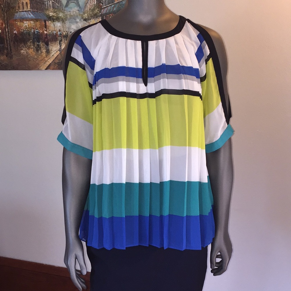 🍁 NWOT - Jennifer Lopez Blouse